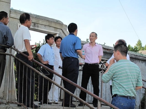 黃炳煌董事長實地考察江西共青城金湖中心小學并捐建師生校舍